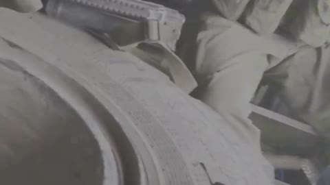 Ruští vojáci vítaní na osvobozených územích dětmi i dospělými