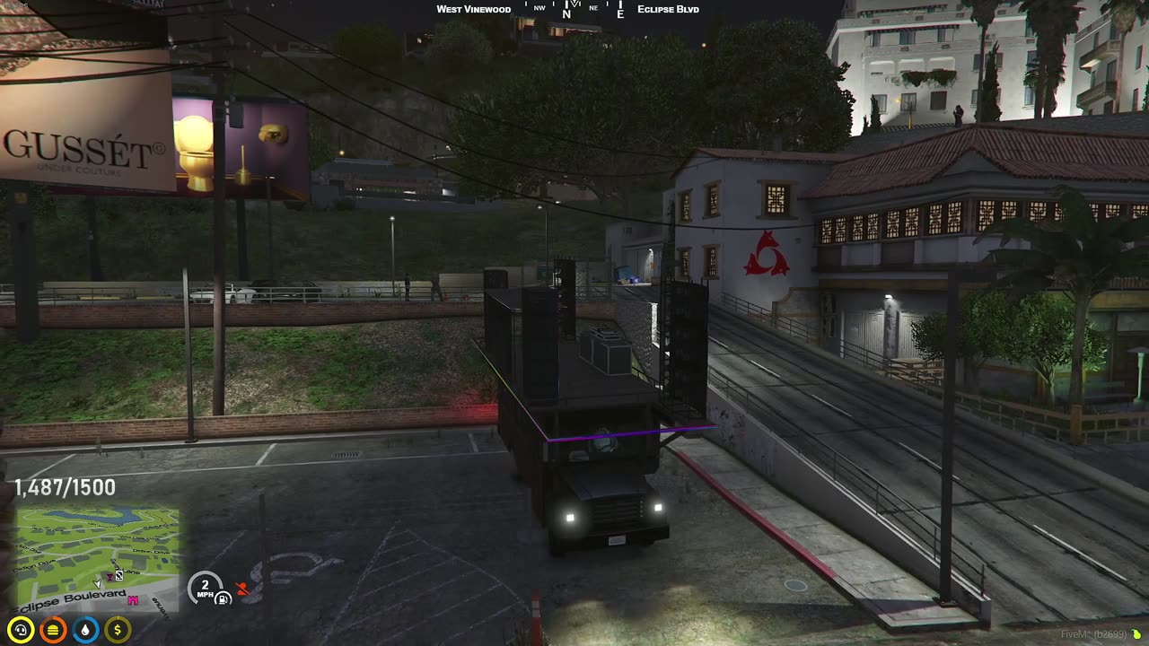 Grand Theft Auto V - 4Head gets shot at for playing music at the roosters, 4HEAD