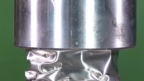 Peanuts vs. 150 ton hydraulic press 🫣 #hydraulicpress #crushing #satisfying #viral