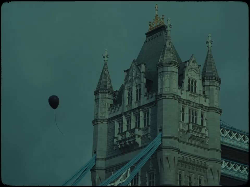 Avril Lavigne - I'm a Mess (with YUNGBLUD) (Official Video)