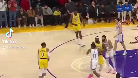 Lebron breaks Scoring Title