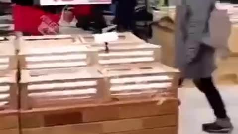 There is already a shortage of goods in stores in Kiev