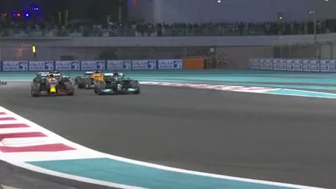 That extraordinary final lap of the 2021 title race in full. 😮 #AbuDhabiGP 🇦🇪 #F1