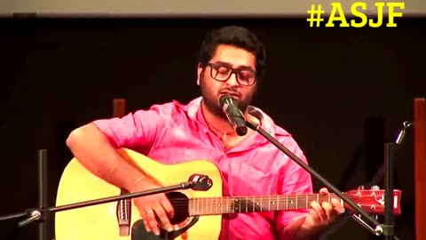 Arijit singh-Singing song "Kiss from a rose" Live