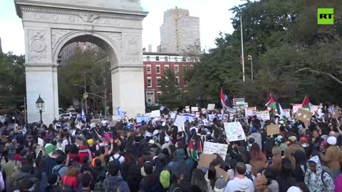 Pro-Israel and pro-Palestine demonstrators brawl in NYC