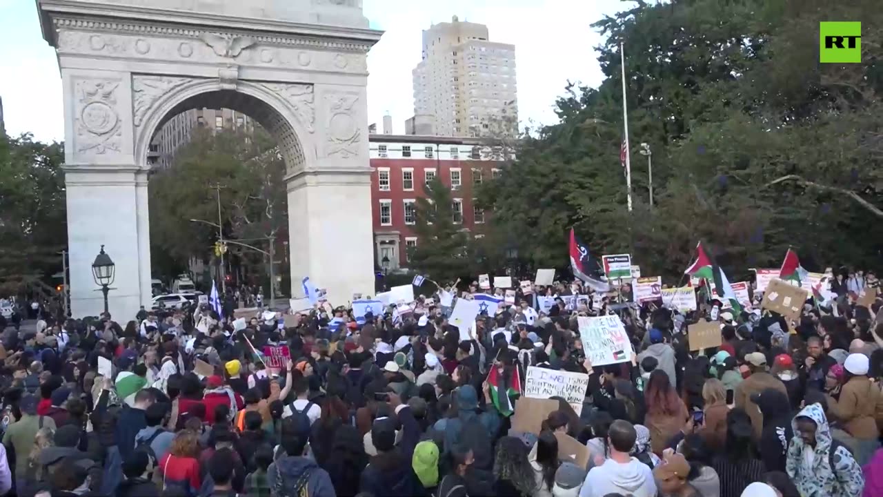 Pro-Israel and pro-Palestine demonstrators brawl in NYC