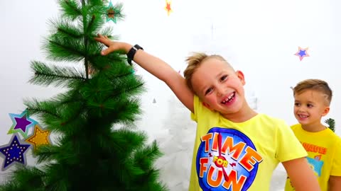 Vlad and Niki pretend play and decorate the Christmas tree