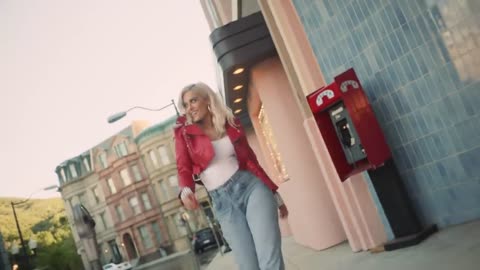 Bebe Rexha - The Way I Are (Dance With Somebody) feat. Lil Wayne [Official Music Video]