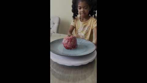 Kid makes Peach Real or Cake