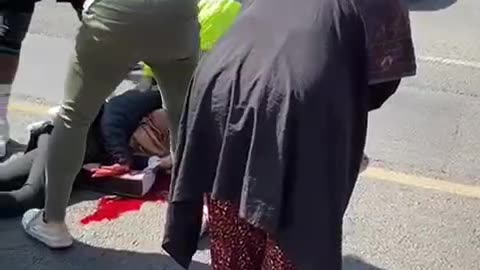 WARNING GRAPHIC. U.K: A Somalian stabbed a woman in her 60s is to death in London for her handbag.