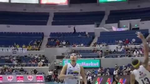 Calvin Abueva SININDAK si Mikey Williams! _ Binubura lang ni Mikey ang Depensa ni The Beast!