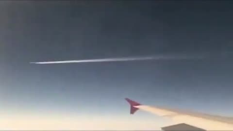 SHOCK VIDEO: ⚠️ Unidentified object splits two commercial airliners mid flight…