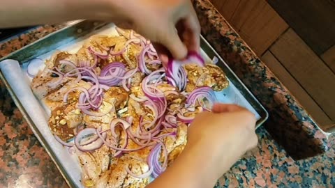 BAKED CHICKEN WINGS AND VEGETABLES SALAD