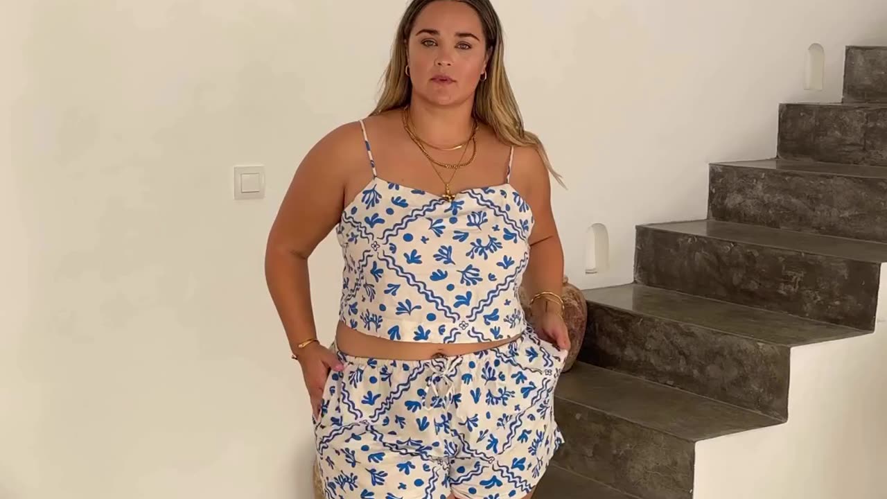Kate Sommerville | Curvy Fashion Outfits | Australian Beautiful Plus Size Model Biography & Facts