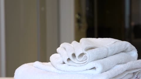 towel shower focus pull raw 1