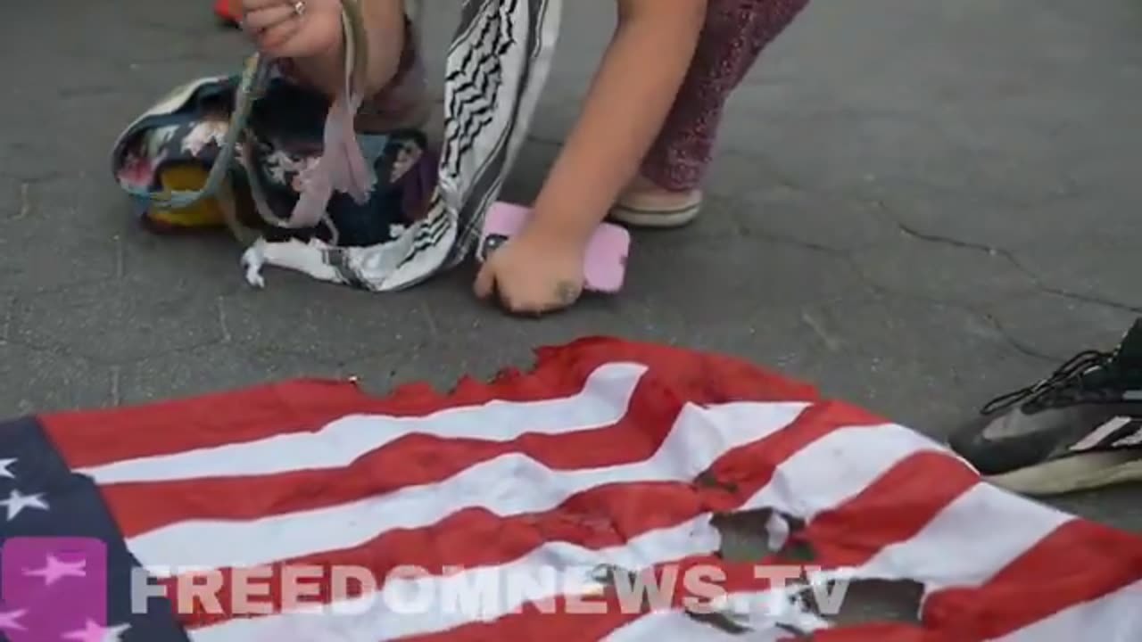 🚨 American Flags were set on Fire by Palestine Protesters! Disgusting behavior