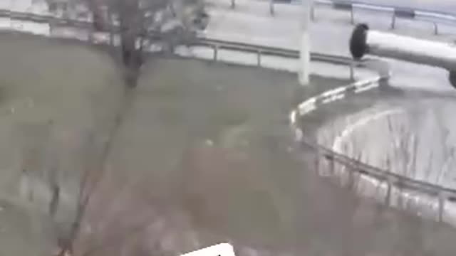 Video from Tsuryupinsk, a city on the opposite bank from Kherson