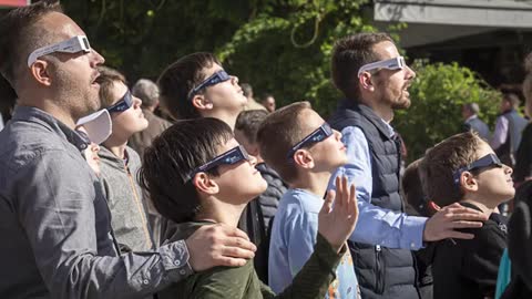 Solar Eclipse_ RARE Phenomenon Seen Across UK Skies_2
