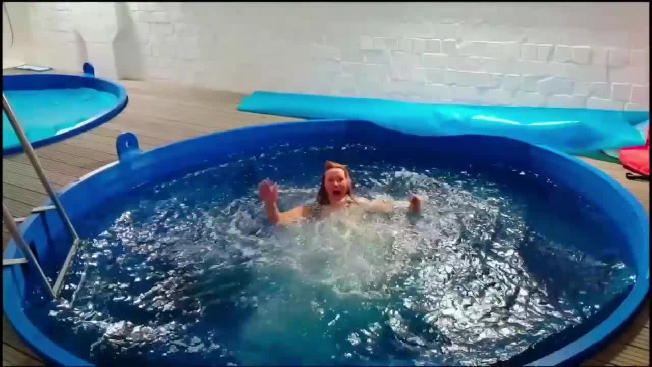 #StopptRückwürfe_ Marion Kracht springt ins Wasser