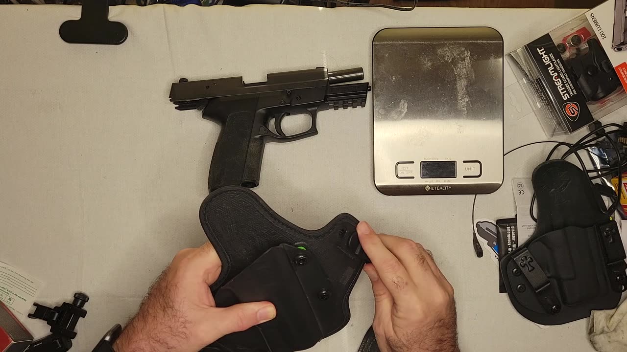 AlienGear CloakTuck3.5 hybrid holster review.