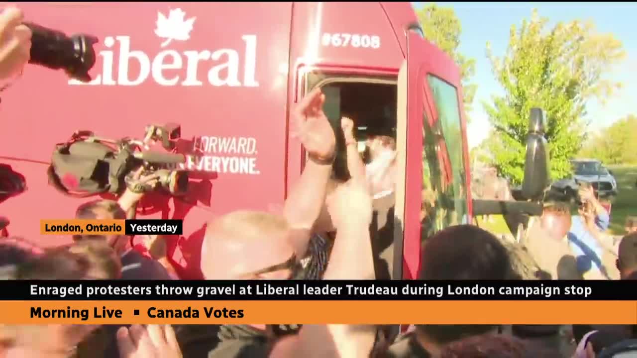 Trudeau hit by gravel at heated protest during Ontario campaign stop)
