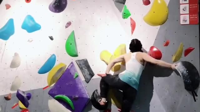I was forced to go to the bouldering hall because the difficulty hall was closed. Rock climbing is t