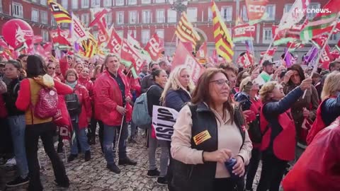 Spain: Thousands of union members march in Madrid for higher wages and better rights