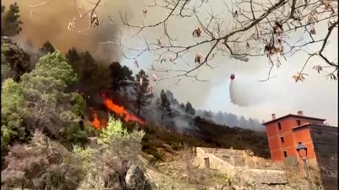 Villagers flee as winds fan wildfire in eastern Spain
