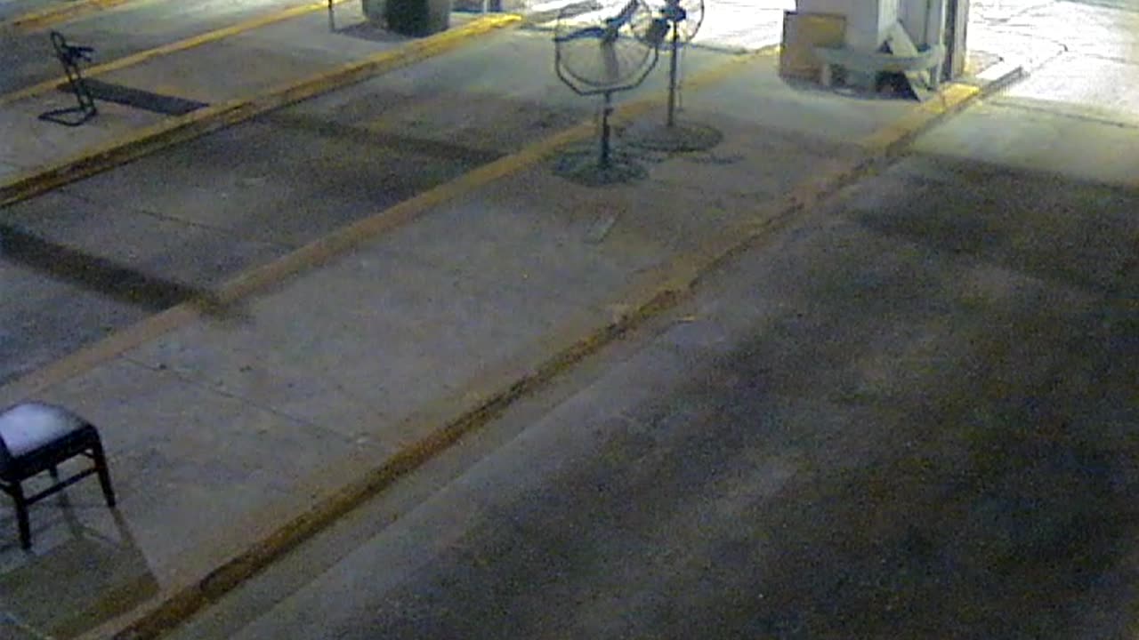 3138RHOBG3CStGarageLeftDoor_2021-01-06_02h38min30s827ms.mp4