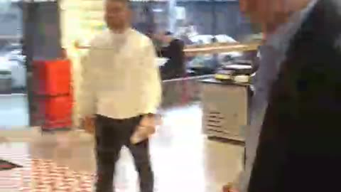 RTEs Ryan Tubridy confronted by the Irish people for pushing the jab.