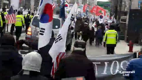 230505 영상기록 2018.3.10. 대한문 태극기 집회.3.10. 순국열사 ..추도식. 안국사거리에서 다시 대한문 미국 청년 같이 행진