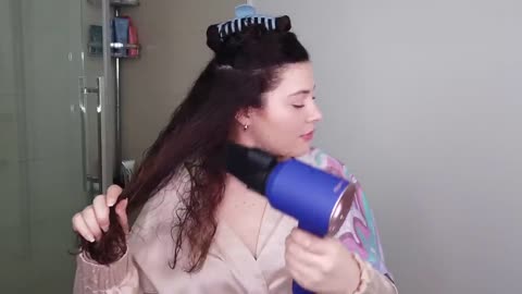 HOW TO GET A SALON BLOW OUT ON CURLY HAIR WITH A STRAIGHTENER
