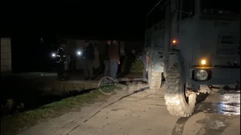 Droga merret me kamione nga shtepia e zyrtarit te PS