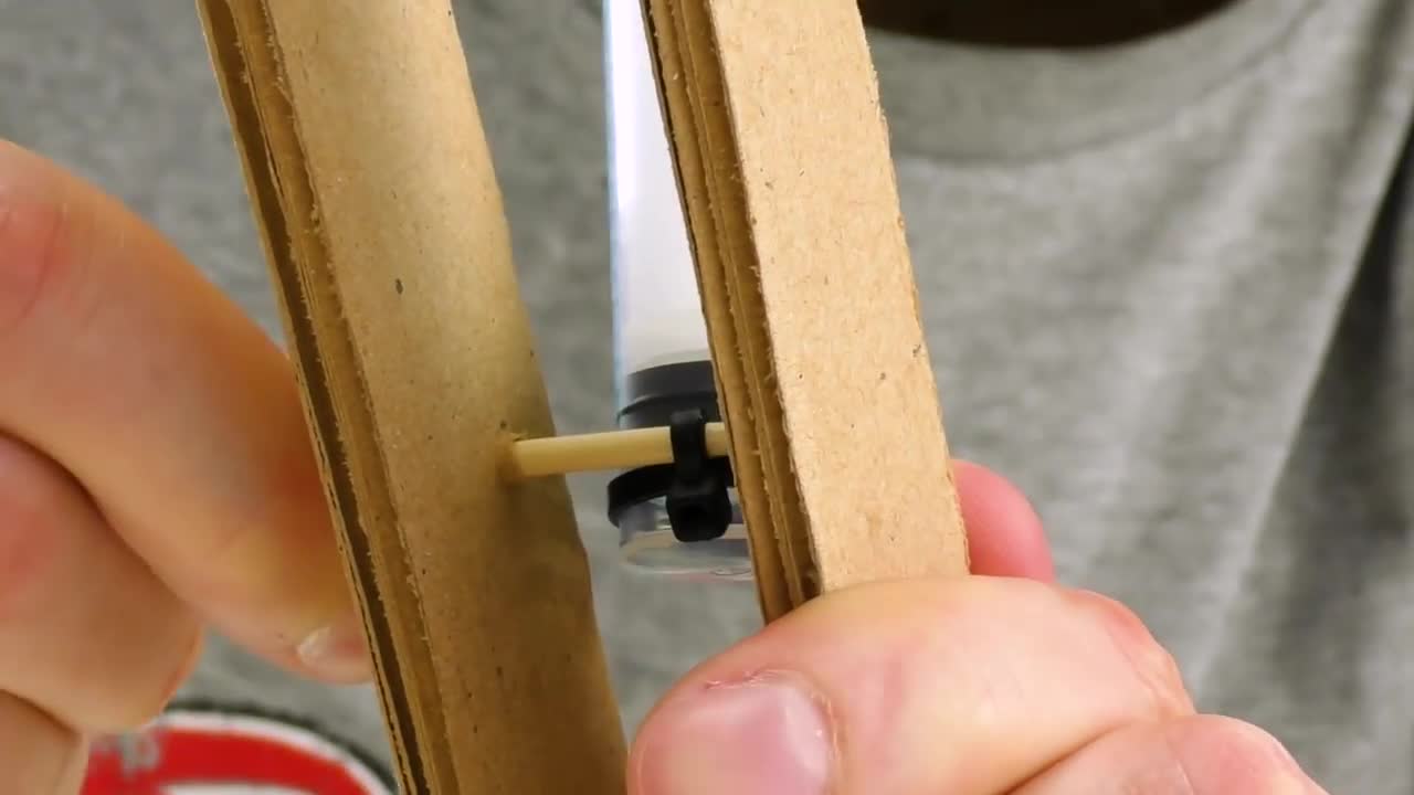 How to Make Hydraulic Powered Robotic Arm from Cardboard