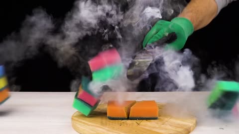 1000°C knife vs toy car