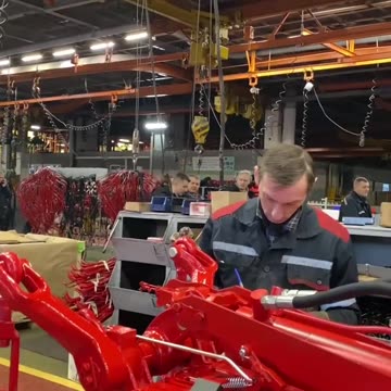 Ambasadorowie Białorusi zwiedzili Mińską Fabrykę Traktorów