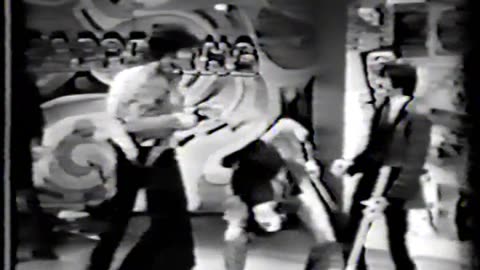 Happening 68 - Paul Revere & The Raiders Welcome The Monkees