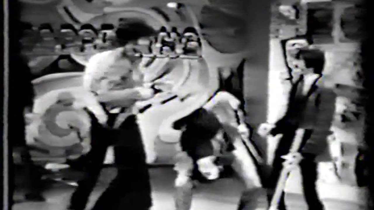 Happening 68 - Paul Revere & The Raiders Welcome The Monkees