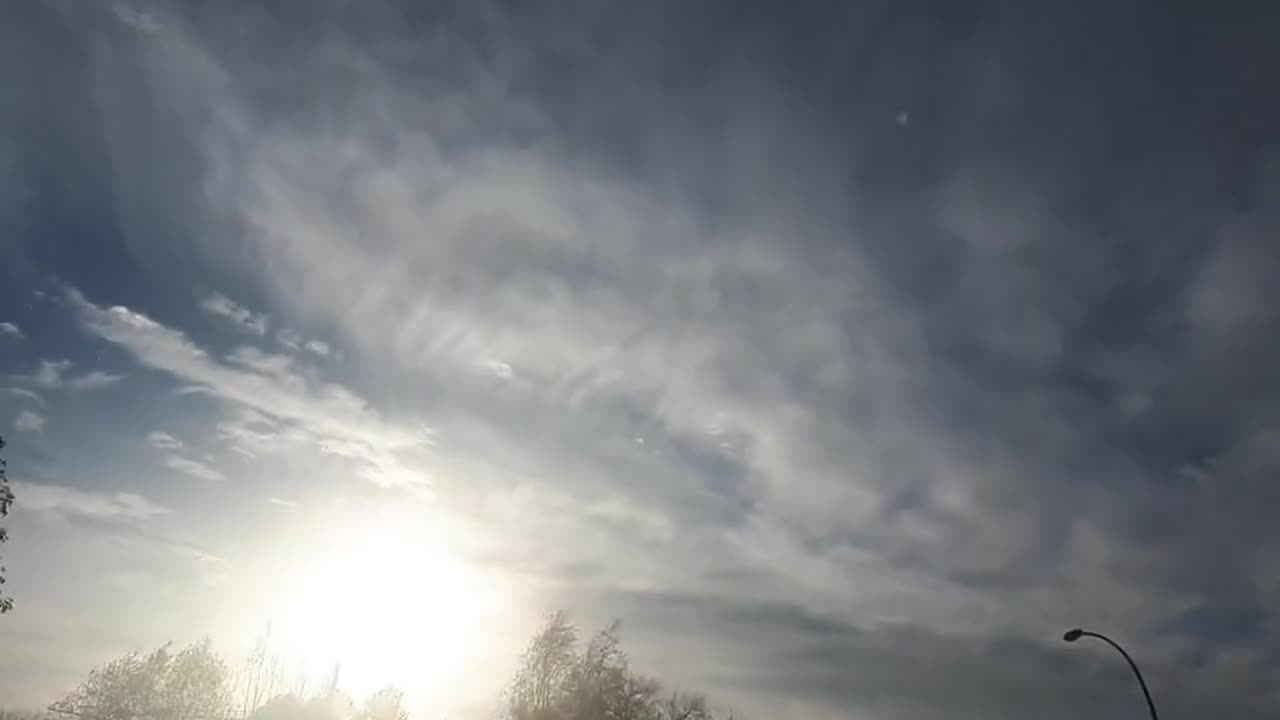 Himmel in Berlin am 13.11.2023 um 14:15 Uhr