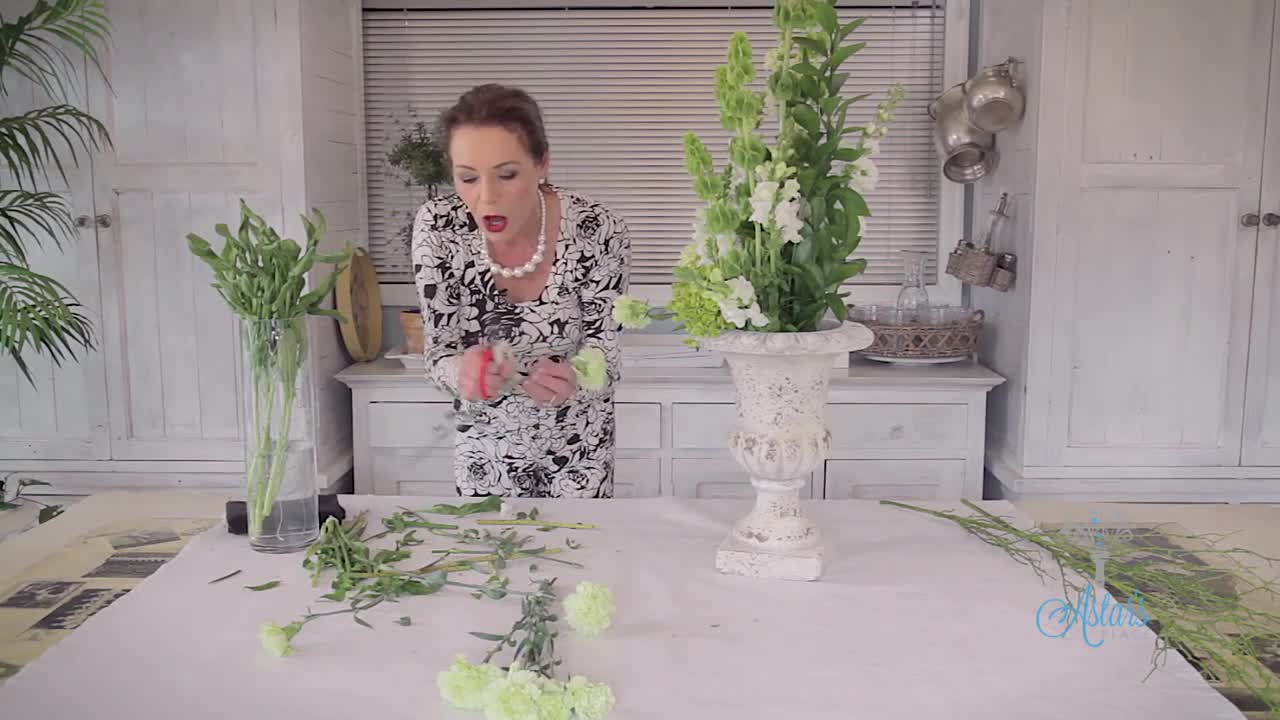 How to Arrange with Tall Stately Flowers Floristry Tutorial