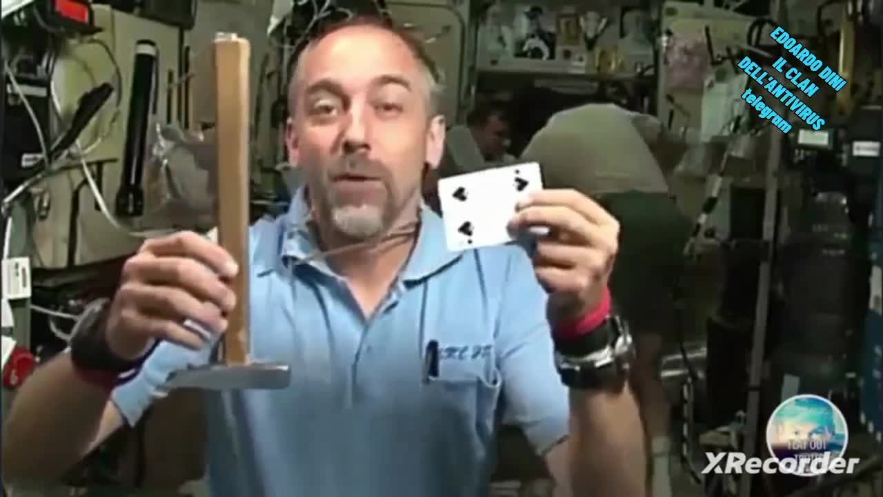 Assoluto😂😂😂😂 Un prestidigitatore spaziale...
