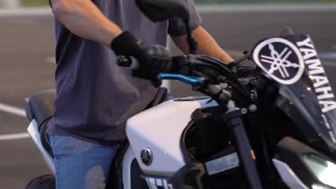 FZ-09 goes Vroom vroom