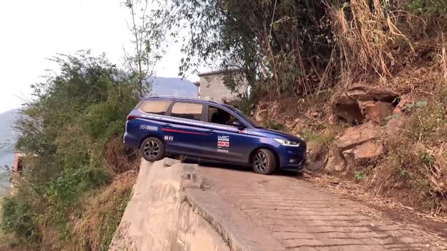 The driving expert demonstrates the very narrow road U-turn skills