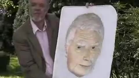 Head sculpture illusion