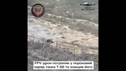 Russian T-62 tank destroyed by Ukrainian FPV