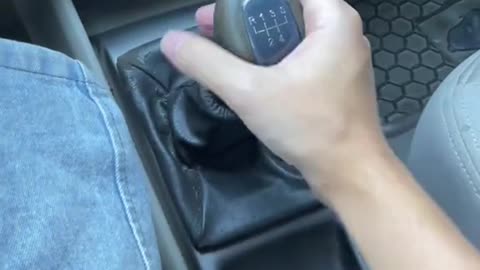 How to start a manual car correctly