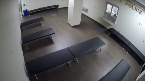 8028FCOB01128BadgingWaitingArea_2021-01-05_21h00min01s233ms.mp4