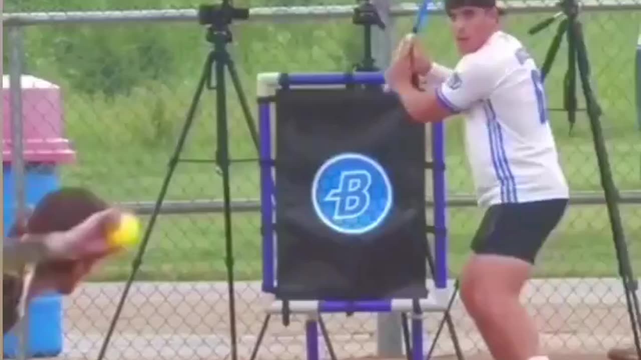 Ooh.. nice football goal movements ..😱