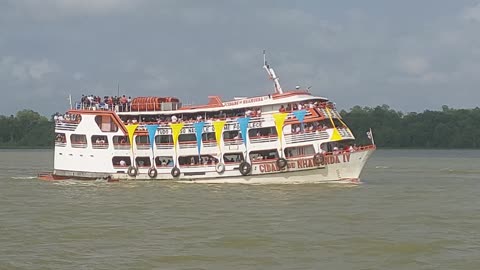 Um passeio fluvial pela orla de Belém do Pará no Círio 2023 V