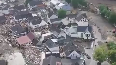 Apocalypse in Berlin! Many cars in Germany sail with people!